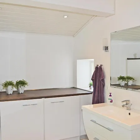 Vakantiehuis Lovely In With Kitchen
