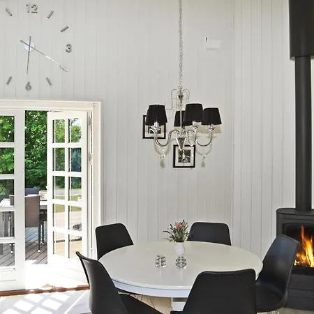 Vakantiehuis Lovely In With Kitchen